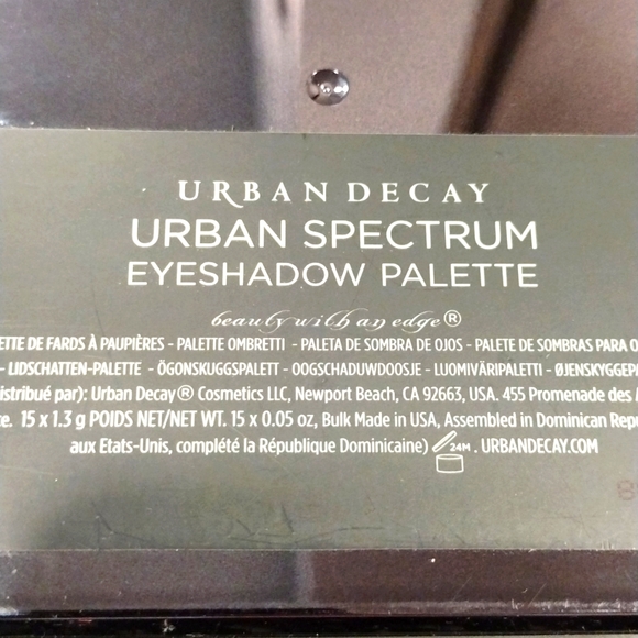 Vintage Urban Decay Urban Spectrum eyeshadow palette - Picture 3 of 4
